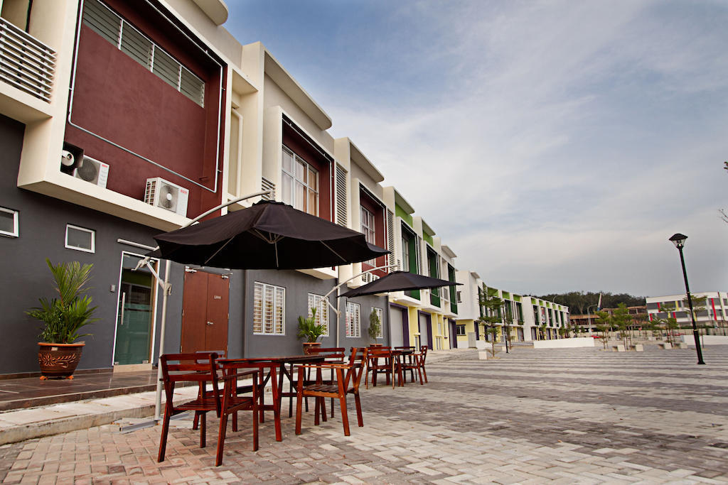 Sri Enstek Hotel Klia, Klia 2 & F1 Sepang Zewnętrze zdjęcie