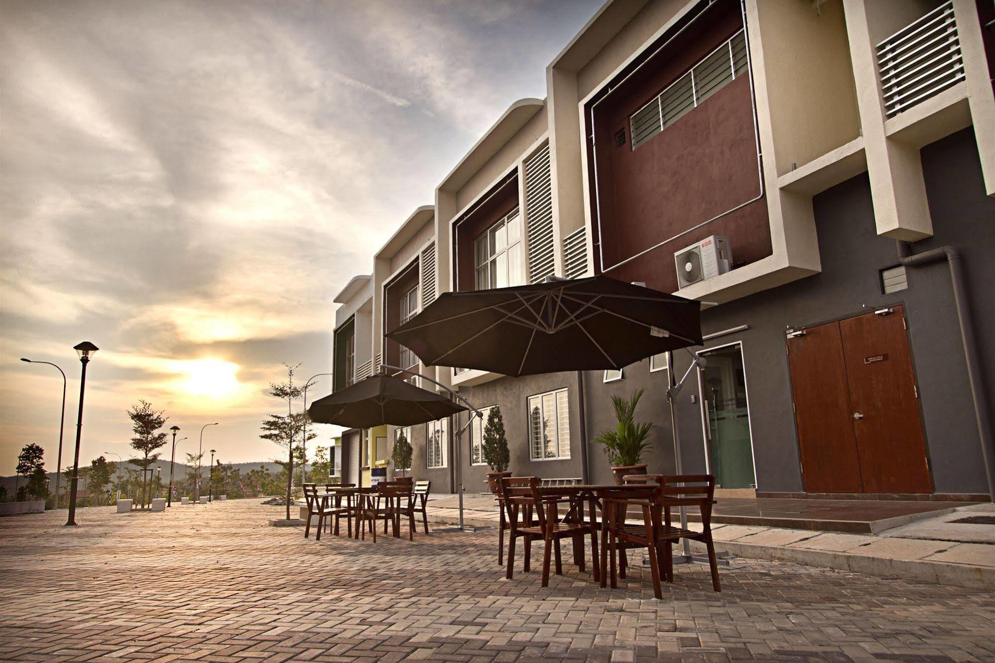 Sri Enstek Hotel Klia, Klia 2 & F1 Sepang Zewnętrze zdjęcie